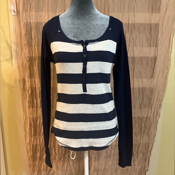 SO. Striped Crew Neck Lightweight Thermal. - Picture 1 of 3